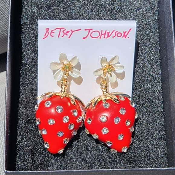 Betsey Johnson NWT Strawberry Earrings Crystal Lilly Flower Dangle Red & White - Picture 3 of 10